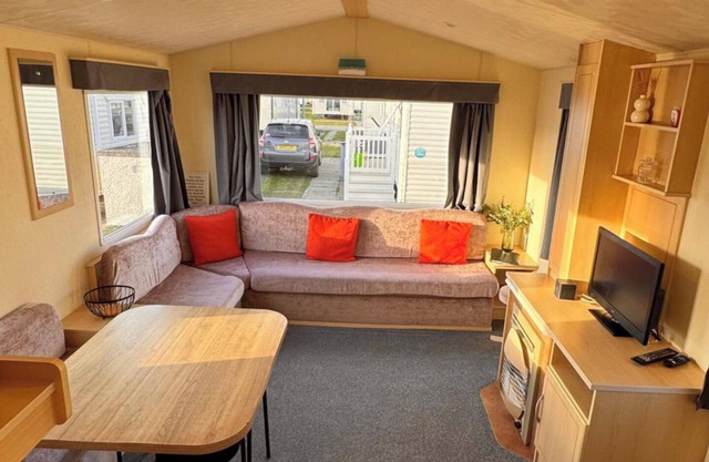 3 Bedroom, 8 Berth, cosy static family caravan