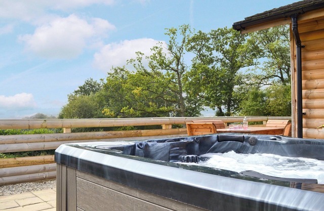 3 bedroom accommodation in Crossgates, near Llandrindod Wells