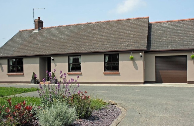 3 bedroom accommodation in Clarbeston Road