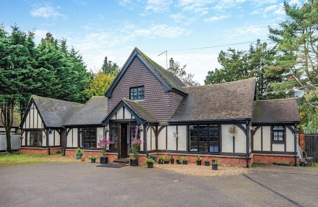 3 bedroom accommodation in Brentwood