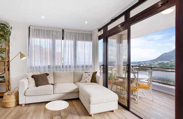 3 bedroom accommodation in La Laguna