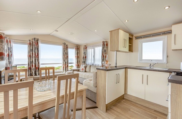 3 bedroom accommodation in Burton Bradstock, Bridport