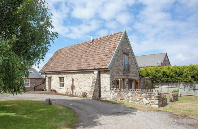3 bedroom accommodation in Bleadon, near Weston-super-Mare