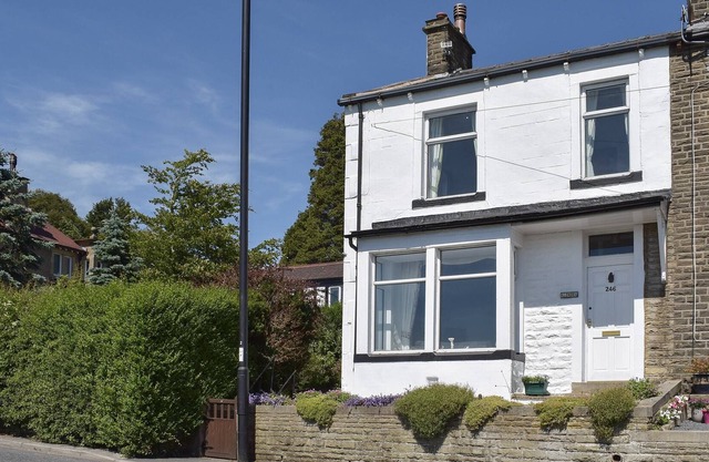 3 bedroom accommodation in Blacko