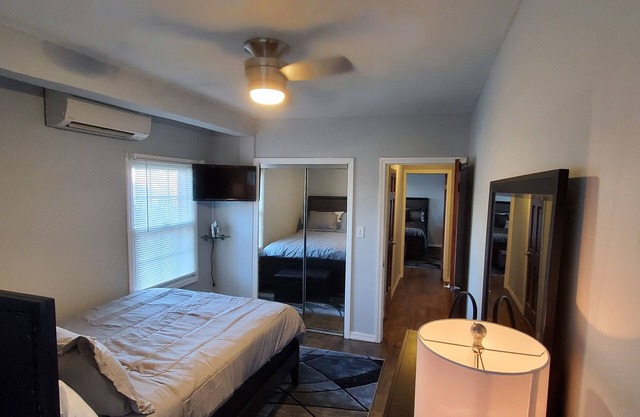 3 Bedroom Apartment. 5 min to JFK Airport. 30 min to Penn Station