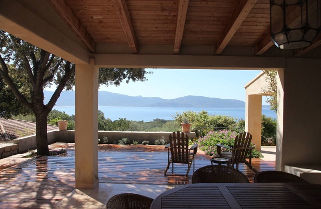 3 bedroom apartment (full foot) in residence with swimming pool, 250m from the beaches