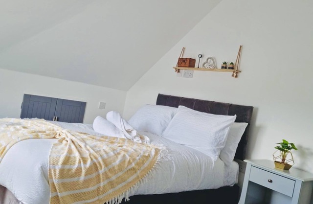 3 bedroom apartment near Birmingham airport, NEC & JLR