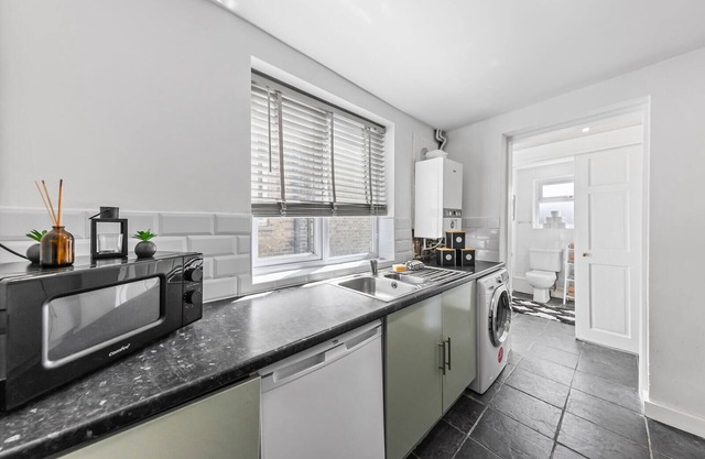 3-bedroom apartment in Amherst