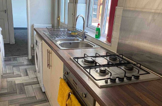 3-bedroom apartment in welcoming Golborne with WiFi