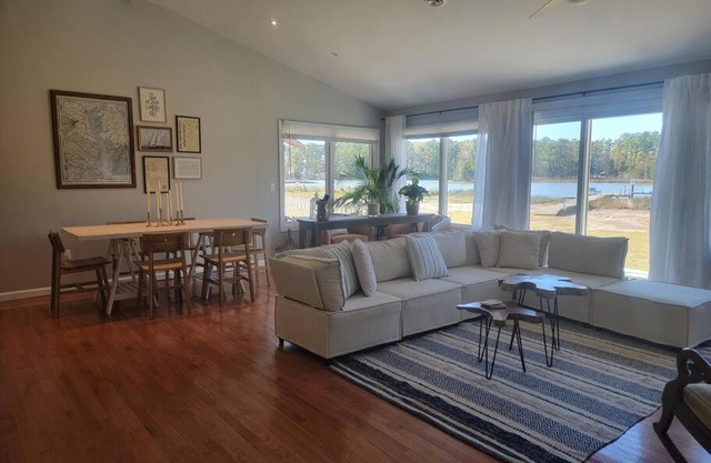 3 Bedroom Bay Home with Private Dock & all the Amenities
