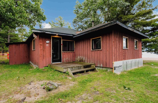 3-Bedroom Cottage #10 - Sand Bay