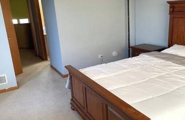 3-bedroom gorgeous townhome in fabulous Romeoville