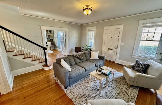 3 Bedroom Historic Home Walking Distance to Market