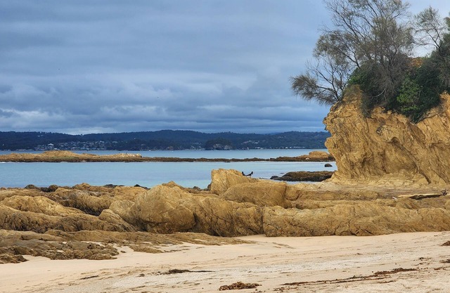 3 bedroom home in walking distance to the beach and south coast walking track.