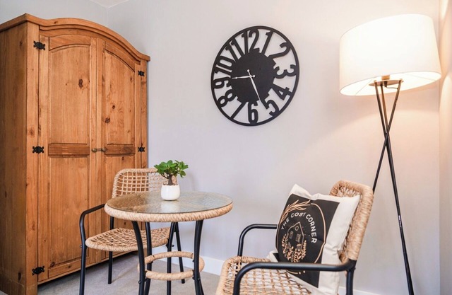 3 Bedroom home in Greater Manchester for contractor and Relocation