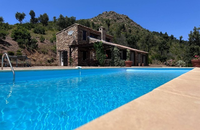 3 bedroom house with pool and stunning views over the Gulf of St Tropez, Var