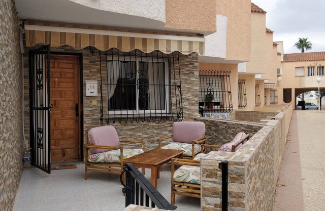 3 bedroom House,rooftop solarium,close to beaches,restaurants,shops