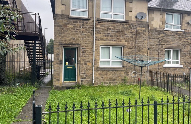 3 Bedroom House in Bradford