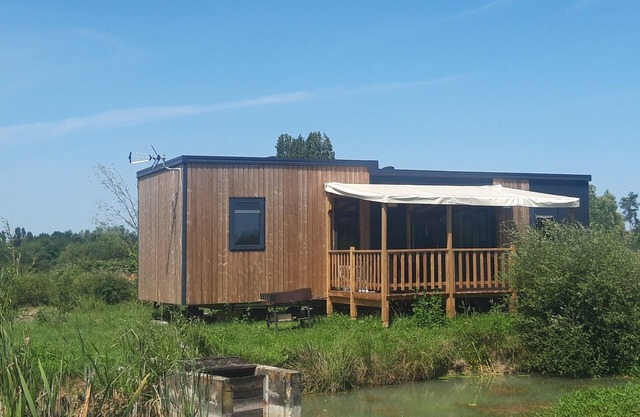 3-bedroom lakeside cottage