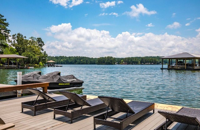 3-bedroom Lake Martin, AL cabin in cool Equality with WiFi, AC