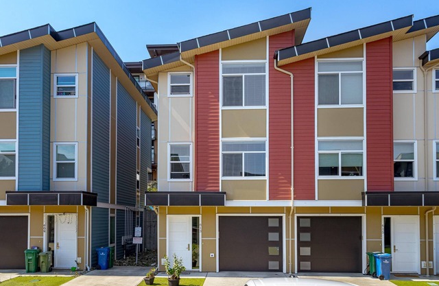 3-bedroom Manor next to the highway
