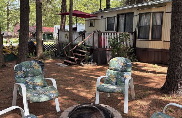 3-bedroom mobile home in charming Hawley with AC
