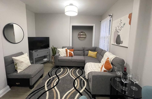 3- Bedroom near Tim Hortons Field, Hamilton
