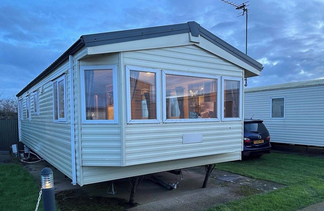 3 bedroom, pet free, static caravan in Prestatyn