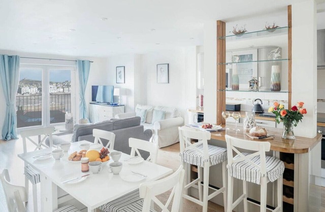 3 Bedroom Sea View Modern Apartment