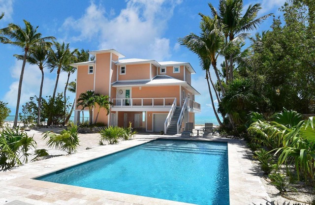 3 Bedroom Southern Comfort Estate in Islamorada on Ocean with pool