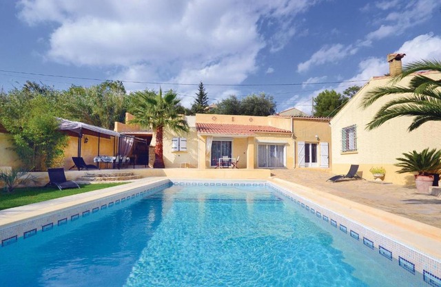 3 Bedroom Stunning Home In Théziers