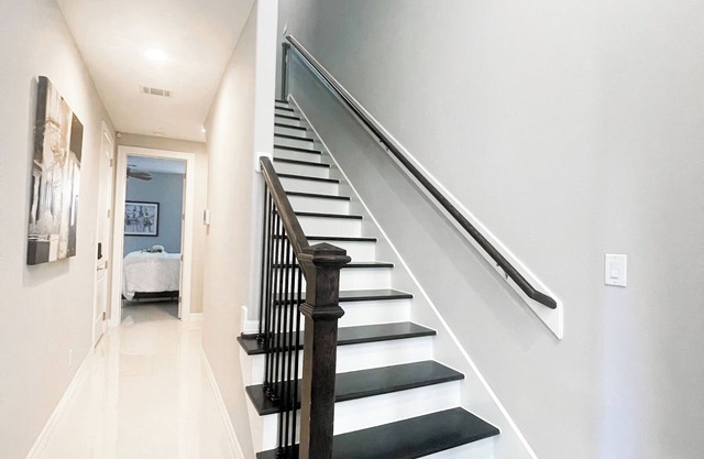3-bedroom townhome in lovely Houston with AC and Fast WiFi