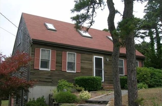 3 Bedroom - Vacation Getaway in a Cozy Cape Cod Home!