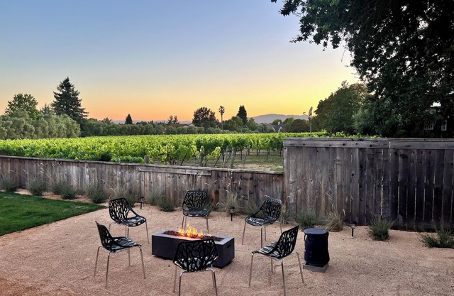 3-bedroom vacation home just 10 minutes drive to Healdsburg Plaza