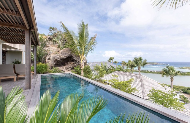 3-bedroom villa with pool, sea view.