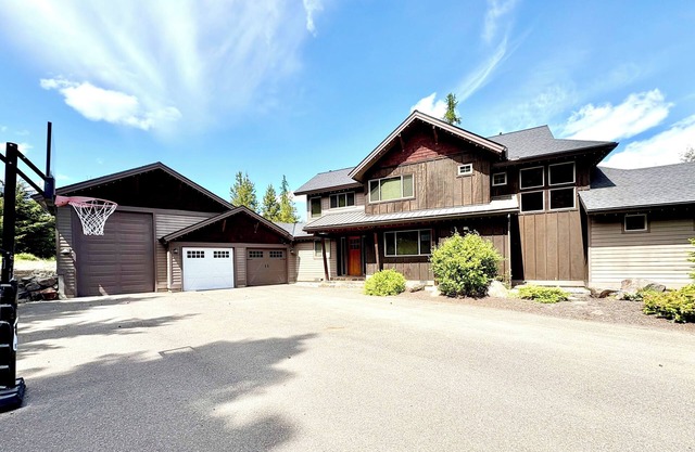 3 Bedroom w/Game Room/Gourmet Kitchen/Community Pool - MNT VIEW IS AMAZING!