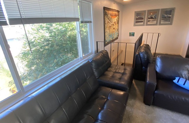 3 Bedrooms, 2 Bath, deck and BBQ, fenced in yard