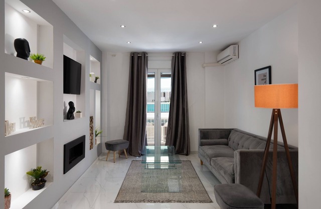 3 bedrooms/2bathrooms, 2nd Floor Apartment