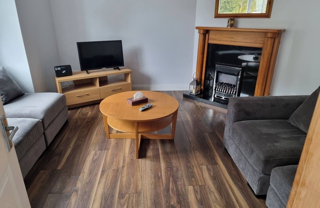 3-Beds, Sleep 7 with Garden & Private Parking