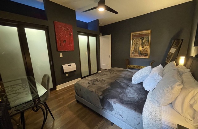 3 BR/2 BTH unit steps to the beach and close to Loyola