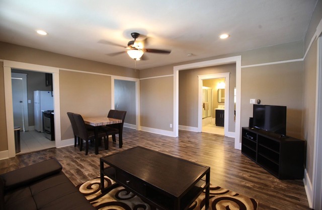 3 Br Disneyland Home — Sleeps 6-8