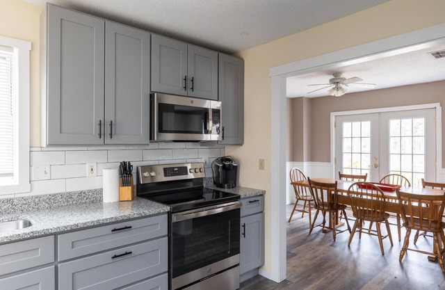 3 BR Home Sleeps 12!