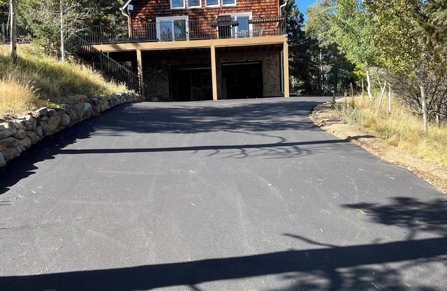 3 BR +Loft + 2 Bathroom Mtn Cabin w/Hot Tub - New Deck and Paved Driveway!