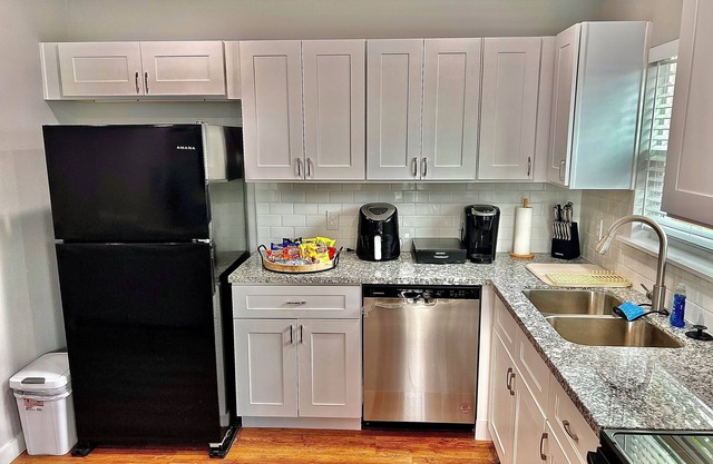 3 BR Luxury Home - Downtown + Airport