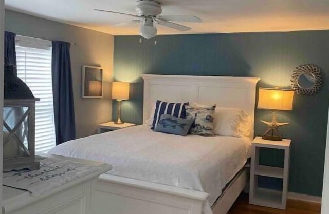 #3 Bright 1-Bdrm suite downtown with parking