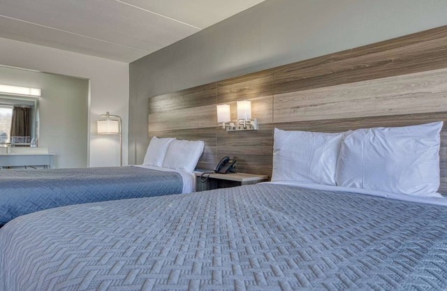 3 Charming Rooms w/Free Breakfast, Pool, near Big South Fork Scenic Railway