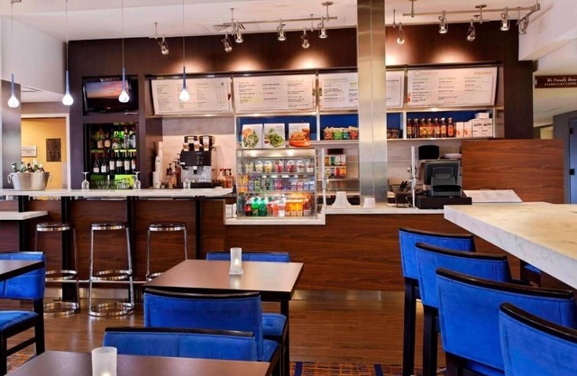3 Family-Friendly Stay Near Houston's Top Attractions - Downtown Aquarium