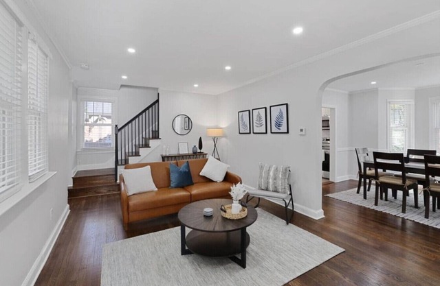 3 Lvl Rosslyn Gem-Walk to Metro!