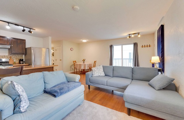 3 Mi to Alaska Zoo: Family Home in Anchorage!