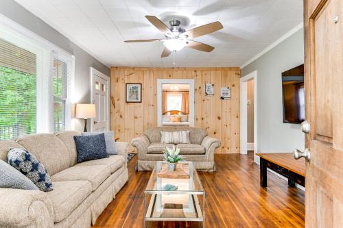 3 Mi to Dtwn and Holiday Events! Forest City Retreat